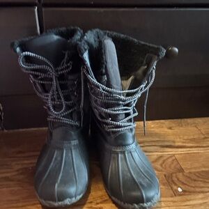 Women’s black winter boots